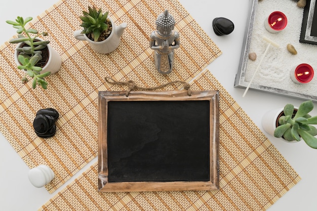 Free photo cute spa decoration with chalkboard