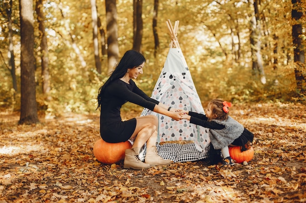 Free photo cute and stylish family in a autumn park