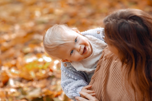 Free photo cute and stylish family in a autumn park