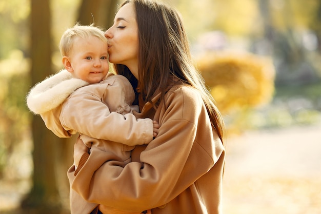 Free photo cute and stylish family in a autumn park