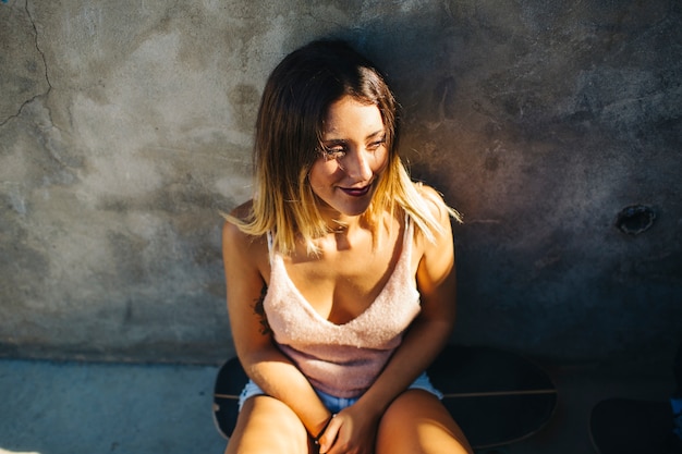 Free photo cute woman resting after skateboarding