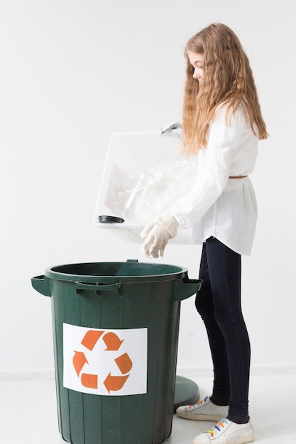 Free photo cute young girl recycling concept