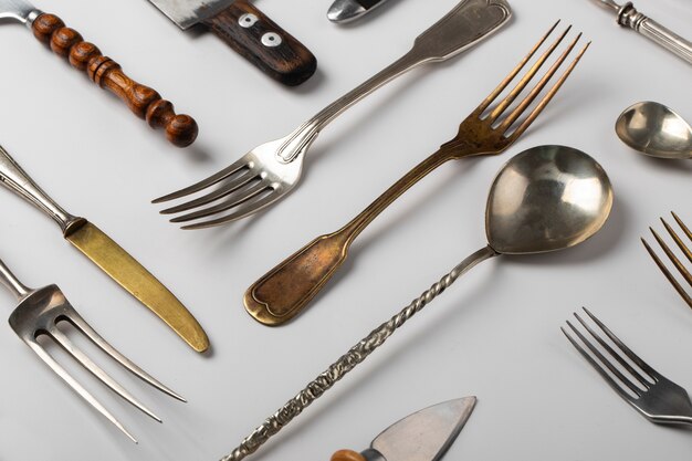 Cutlery arrangement high angle