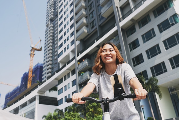 Free photo cycling in the city