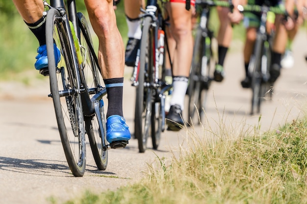 Foto gratuita ciclista in una corsa in bicicletta