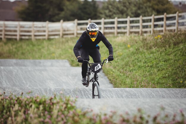 Free photo cyclist riding bmx bike