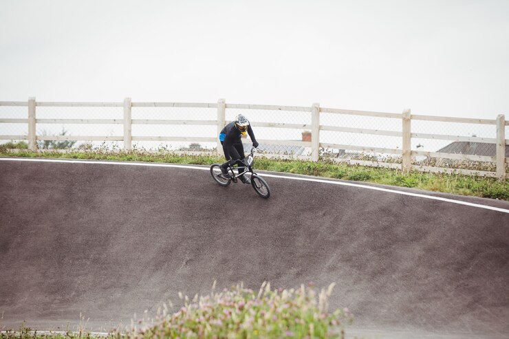 無料Photo bmx自転車に乗るサイクリスト