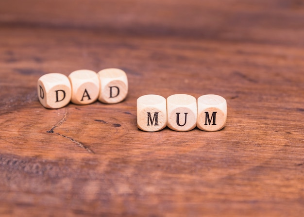 Free photo dad and mum made with wooden dices