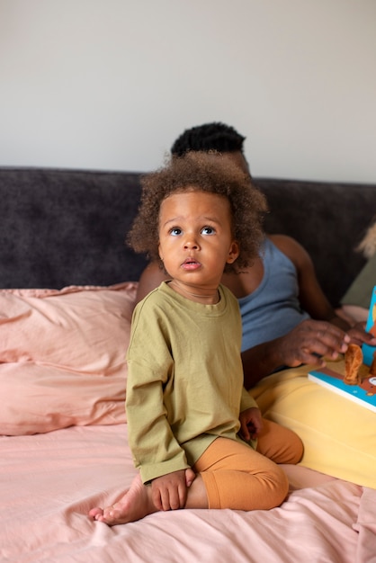 Free photo dad spending time with his black baby