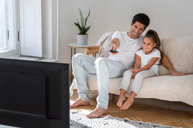 Papà passa il tempo con sua figlia