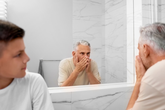 Free photo dad teaching his boy how to shave