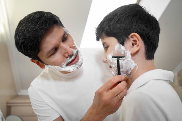 Free photo dad teaching his boy how to shave