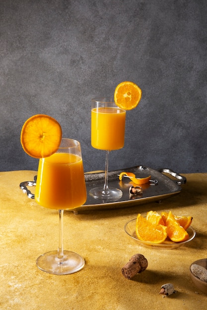 Free photo daiquiri cocktails with orange slices