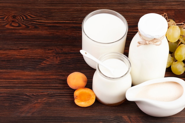 Молочные продукты со свежими фруктами