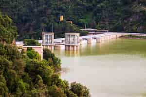 Foto gratuita diga al fiume ter. sau reservoir