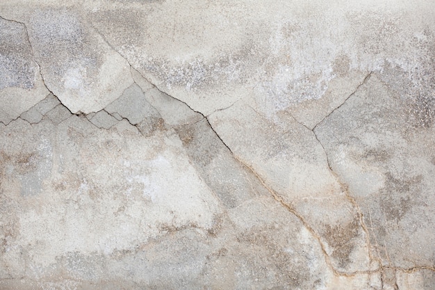 Free photo damaged wall texture with cracks