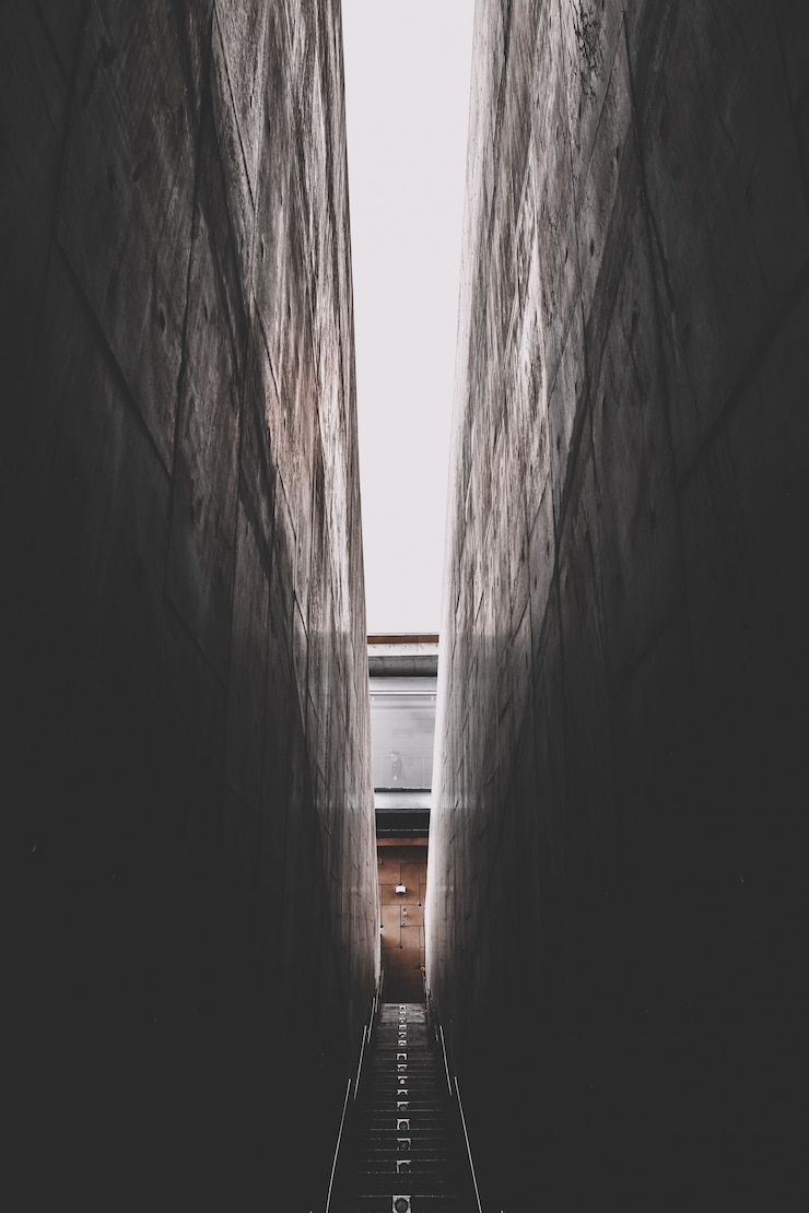Free Photo dark narrowed back alley stairway