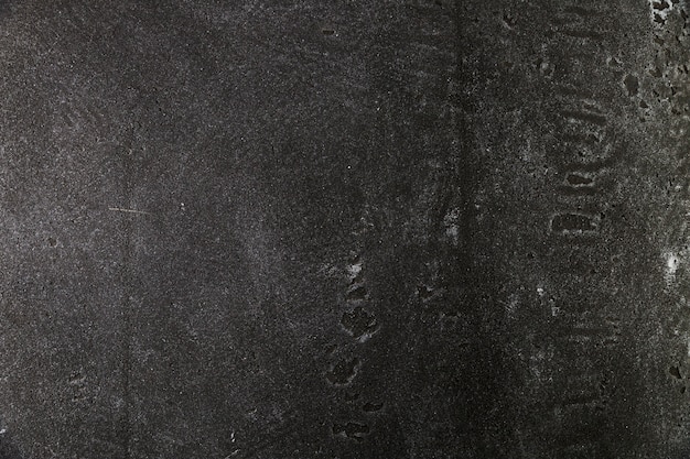 Бесплатное фото Темная шероховатая бетонная поверхность