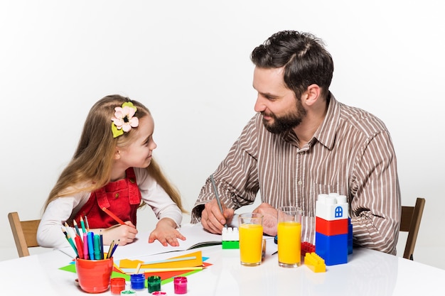 Figlia e padre che riuniscono