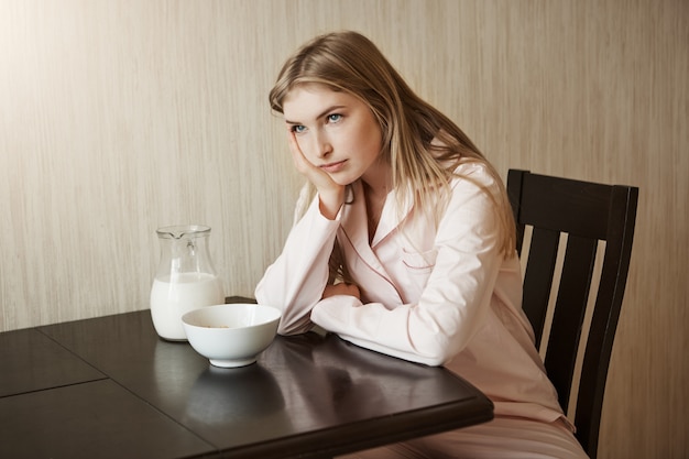 Free photo daughter is fed up of same breakfast every day bothered and annoyed