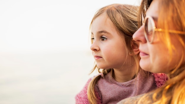 Free photo daughter and mom looking away