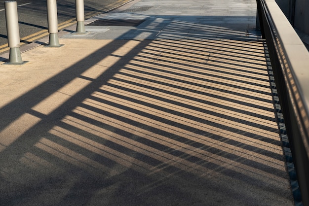 Free photo day in the city with architecture shadows