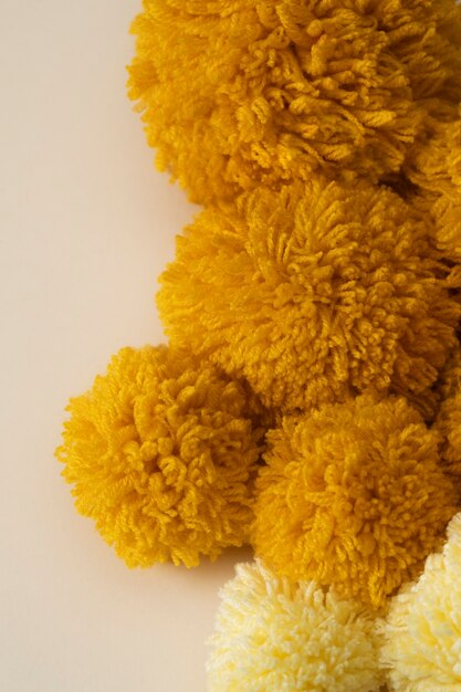 Free photo decirative pom poms close up detail