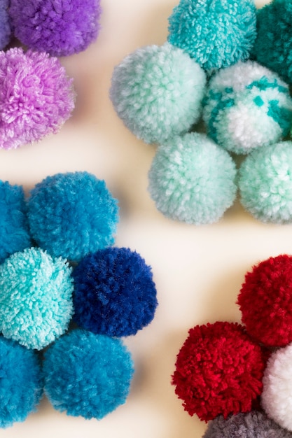 Free photo decirative pom poms close up detail