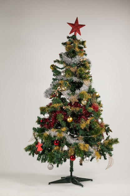 Free photo decorated christmas tree