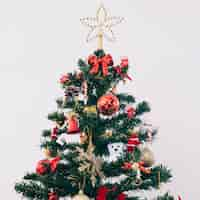 Free photo decorated christmas tree