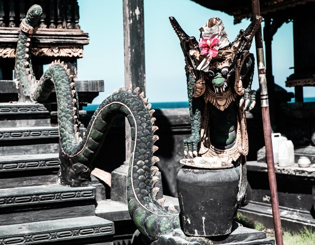 전통 힌두교 신 발리 인도네시아의 장식된 동상
