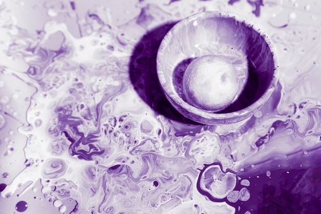 Free photo decoration with purple paint in a bowl