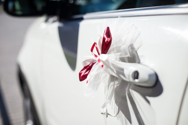 Foto gratuita le decorazioni per auto matrimonio