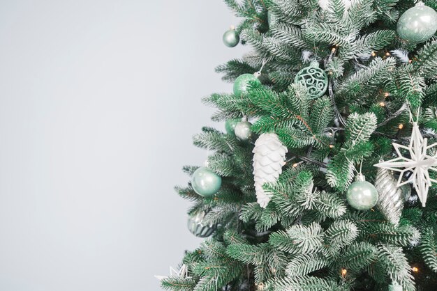 装飾的なクリスマスツリー