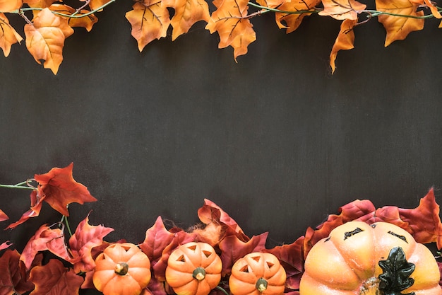 Free photo decorative composition for halloween with space in middle