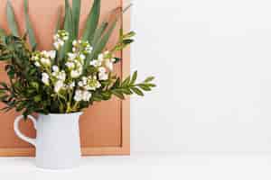 Free photo decorative flowers in a vase