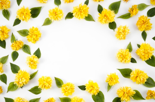 Free photo decorative frame of flowers