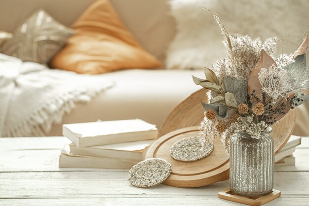 Decorative items in the interior with dried flowers.