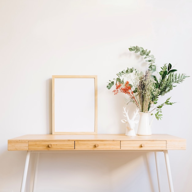 Free photo decorative table with frame