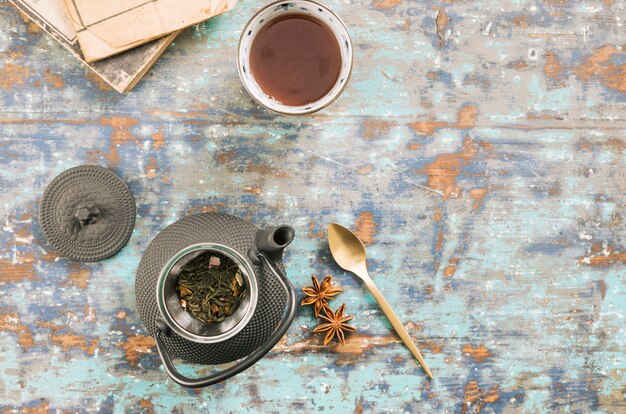 装飾茶のある静物