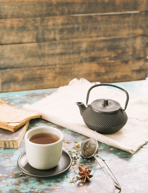 装飾茶のある静物