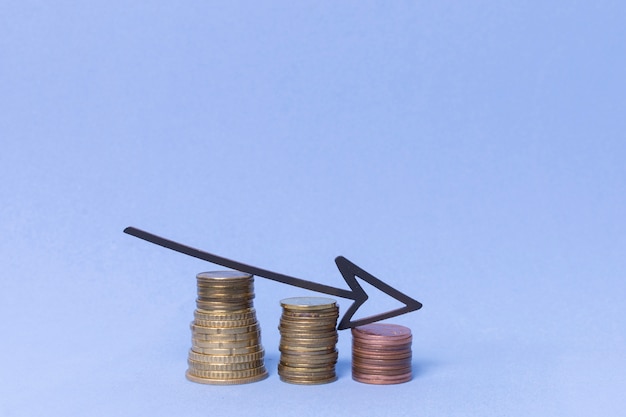 Decreasing piles of coin money with arrow