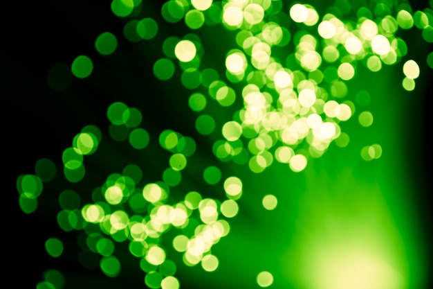 빗나간 포커스 녹색 조명 광섬유