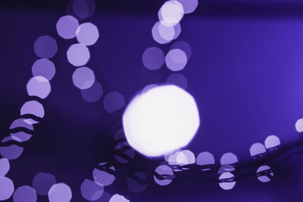 Free photo defocused lights on violet background