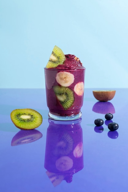 Free photo delicious açai dessert with kiwi