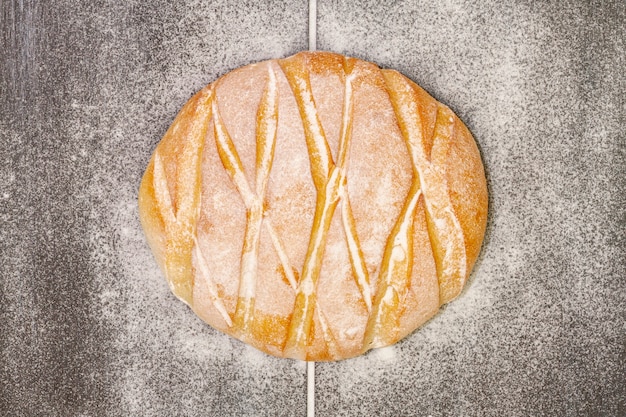 Бесплатное фото Вкусный хлеб с мукой