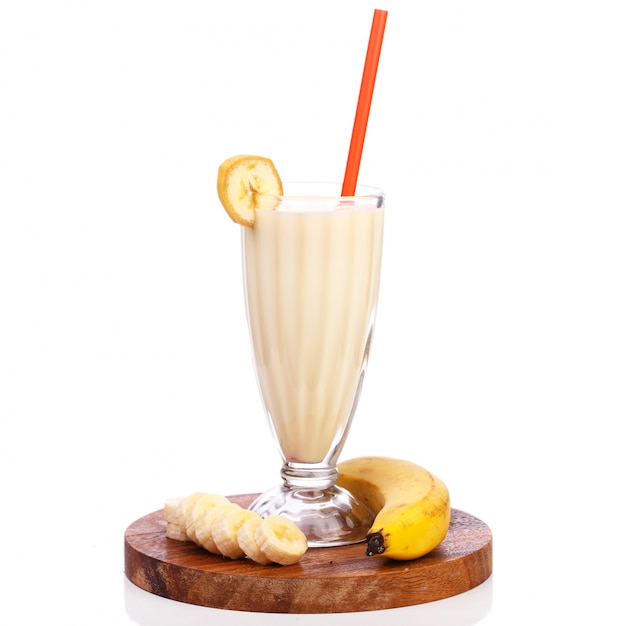 Вкусный банановый молочный коктейль