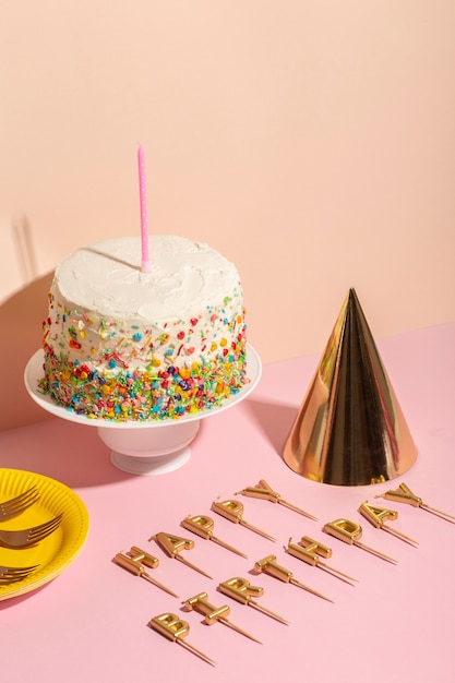 Free photo delicious birthday cake and candles