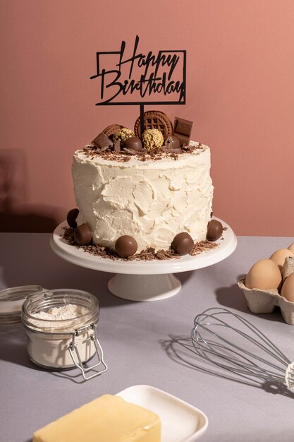 초콜릿 볼과 함께 맛있는 생일 케이크