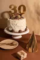 Foto gratuita deliziosa torta di compleanno al cioccolato